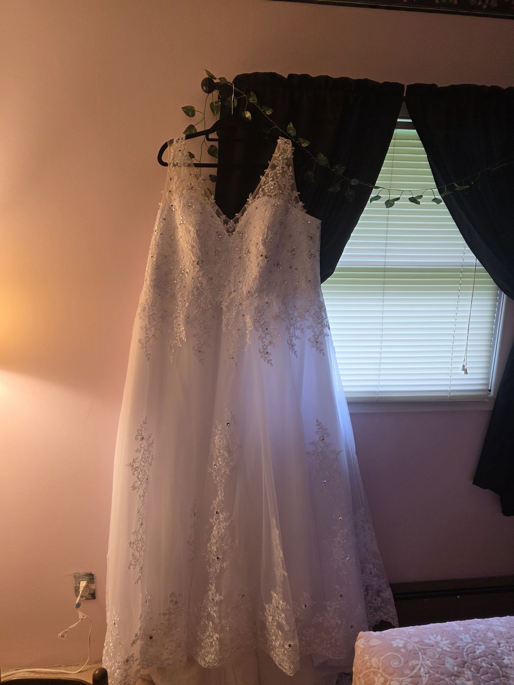Lace Appliqué V-Neck White Wedding Gown